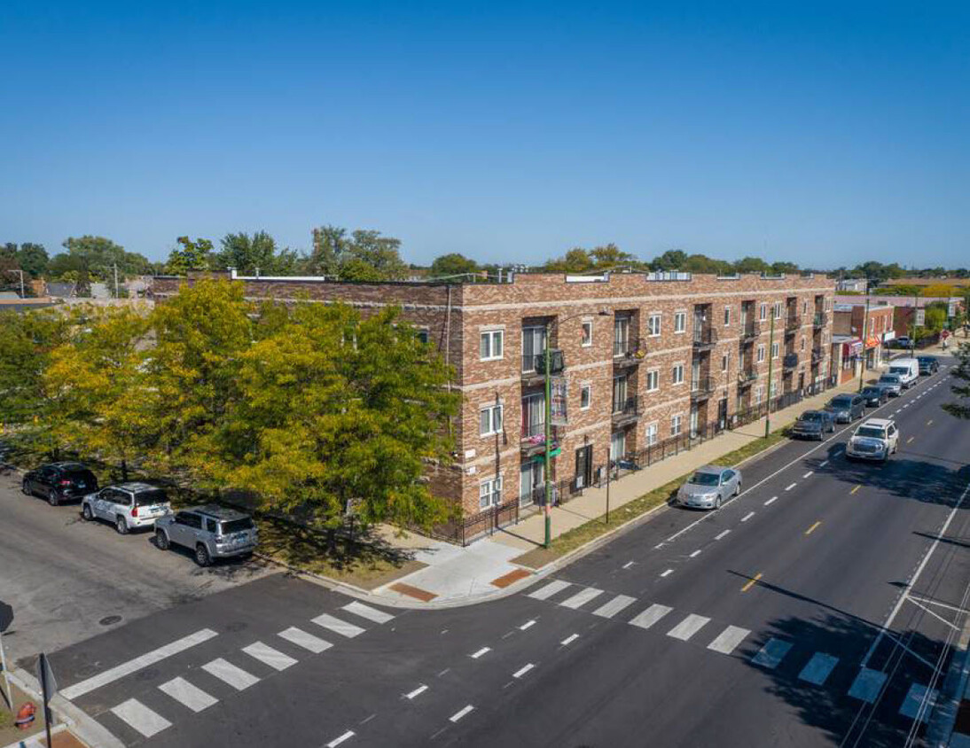 Foto principal - 6112 W Diversey Ave