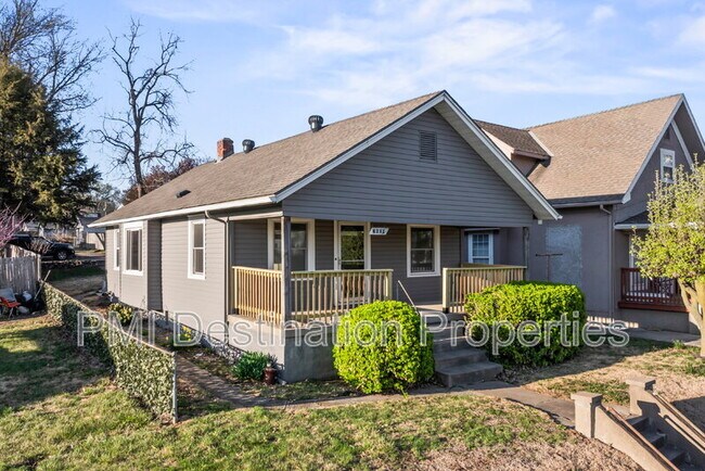 Building Photo - 3609 Strong Ave