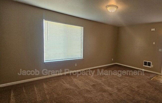 Building Photo - 949 Eve Dr