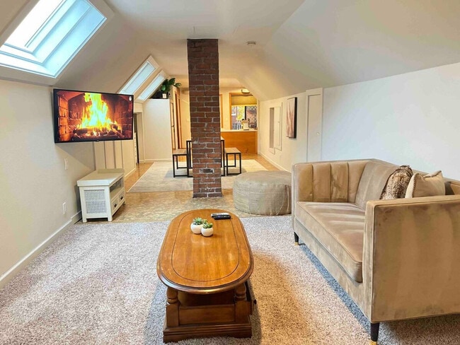 Building Photo - 3109 6th Ave