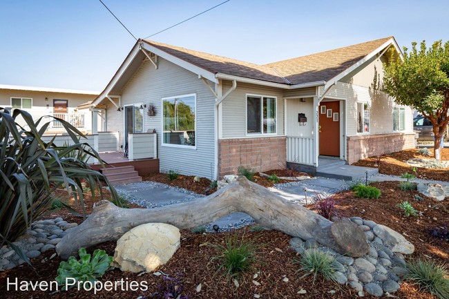 Building Photo - 221 Dunes St