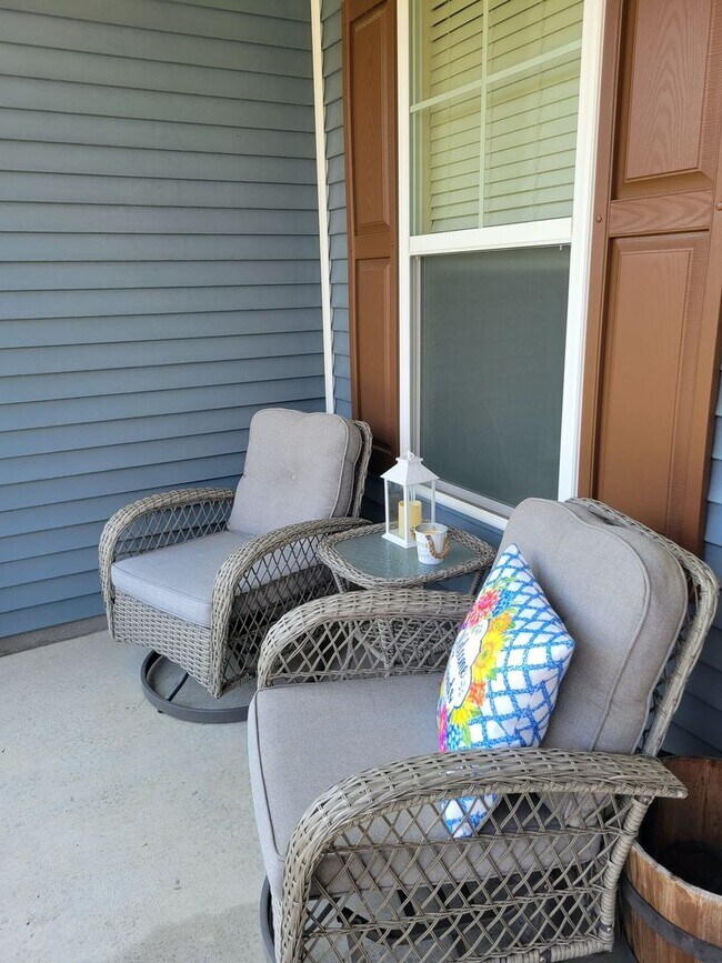 Foto del edificio - Beautiful 3BD/2.5BA 2 story condo in the Sherwood Lakes Neighborhood!