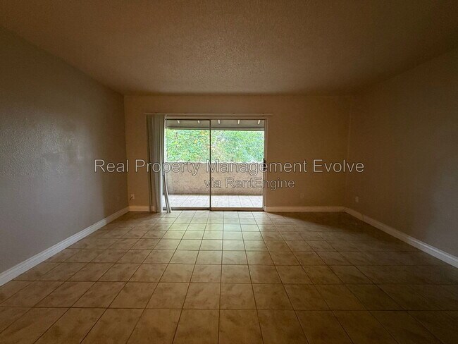 Foto del edificio - 4554 E Paradise Village Pkwy N