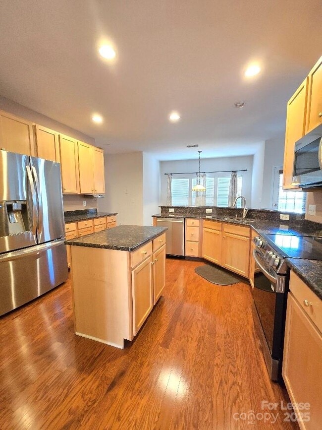 Building Photo - 8221 Brookings Dr