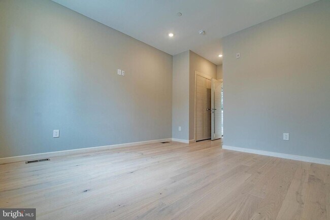Foto del edificio - 2110 W Master Street