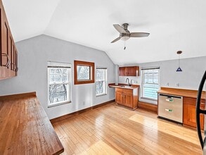 Building Photo - 17 Suffolk St