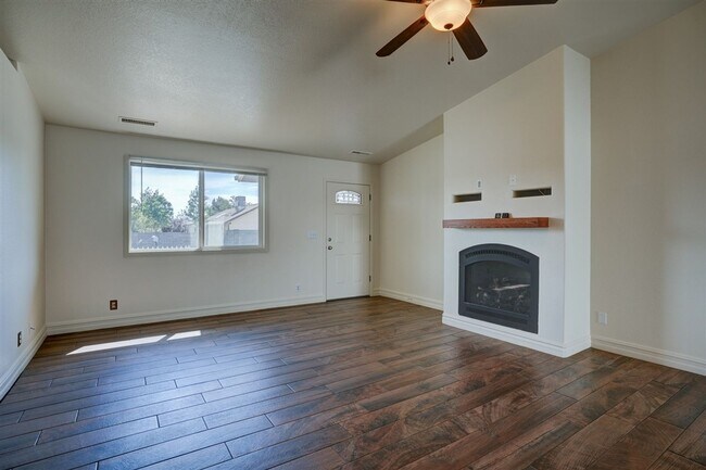 Building Photo - 3 Bedroom, 2 Bathroom Home for Rent in Pre...