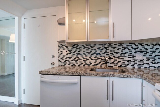 Foto del edificio - 1050 SE 15th St