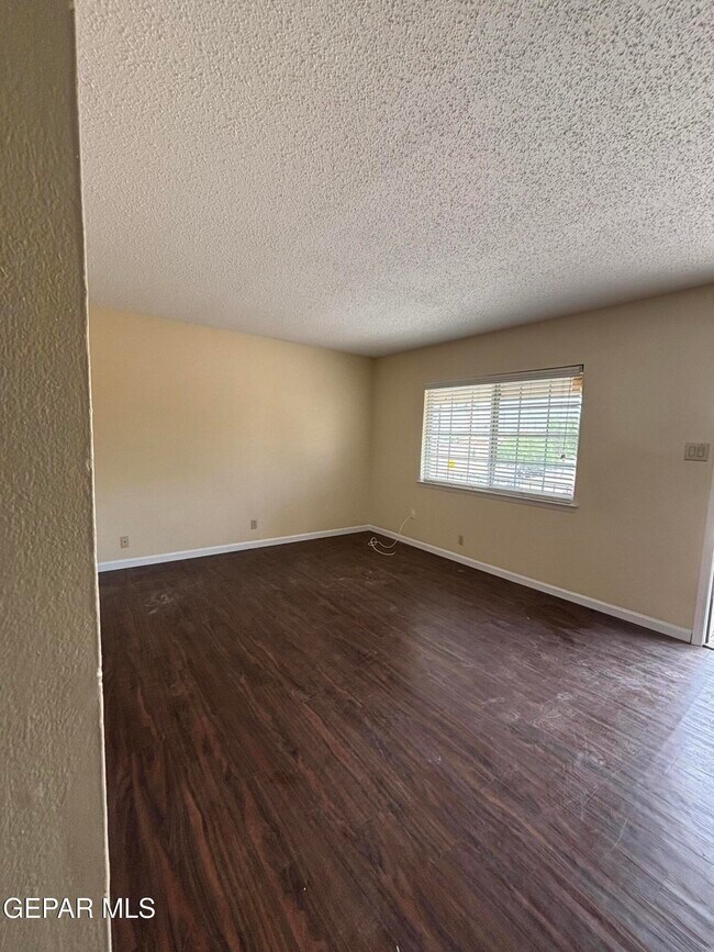 Foto del edificio - 1601 N El Paso St