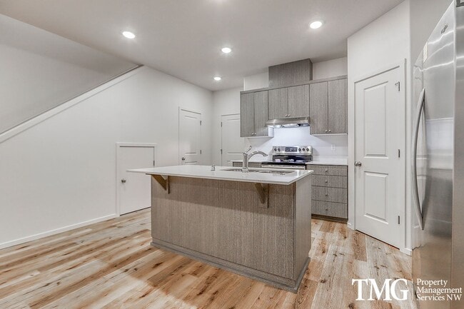 Building Photo - Pre Leasing 3 BD/2.5- Pet Friendly Home