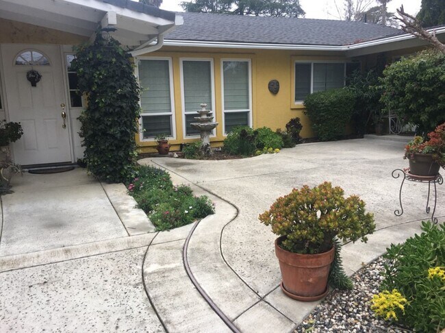 Foto del edificio - 4 Bedroom 3 bath with Pool in South Davis