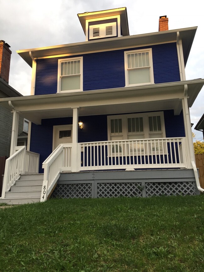 Building Photo - 804 Carpenter St