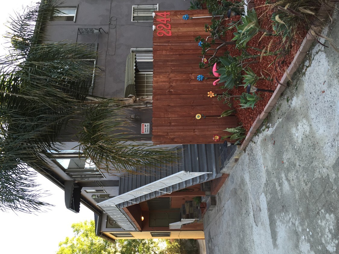 Primary Photo - Designer Apartment in West Adams