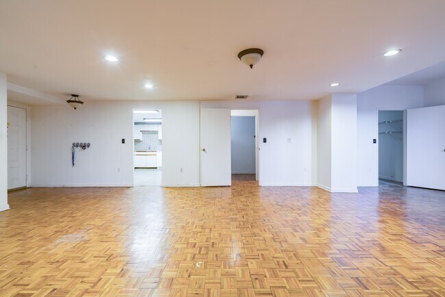 Foto del edificio - 27 W Clinton Ave