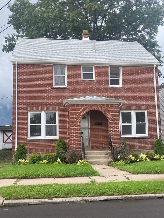 3722 Hazel St, Erie, PA 16508 House Rental in Erie, PA