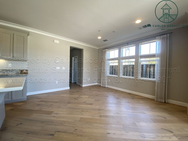 Building Photo - Three Bed Home in New Marina Development