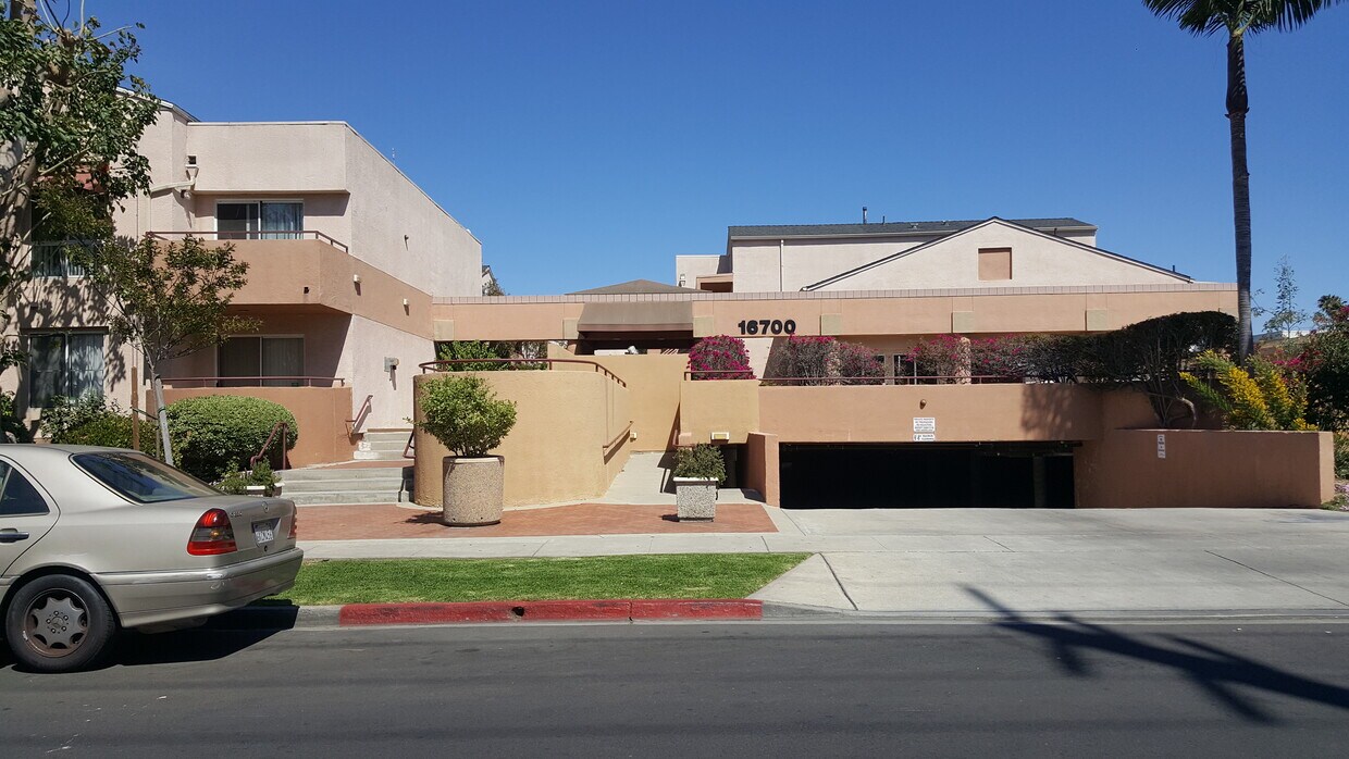 16700 Yukon Ave Unit 210, Torrance, CA 90504 Condo for Rent in