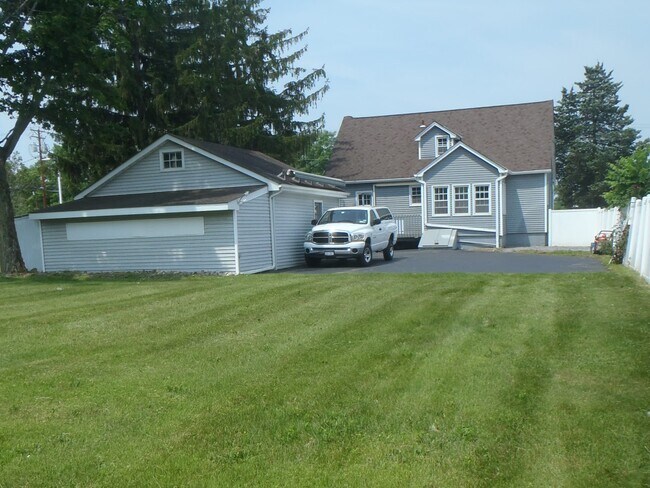Building Photo - 638 Sergeant Palmateer Way