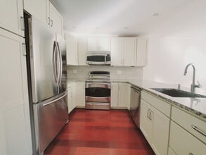 Building Photo - 101 Grove St