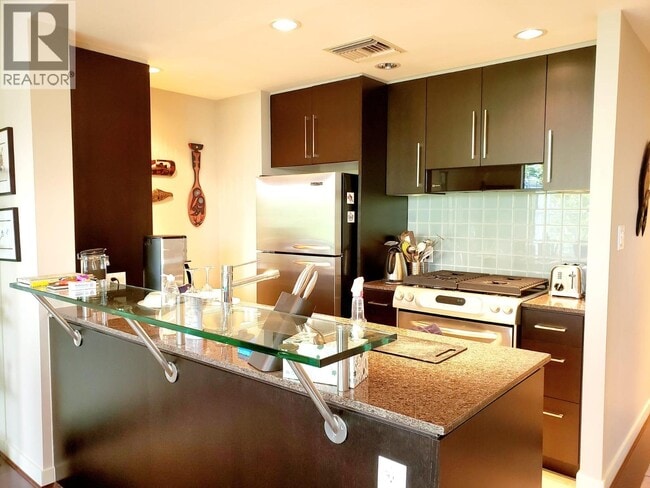 Building Photo - 638 Beach Crescent