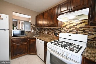 Building Photo - 36 Danbury Dr