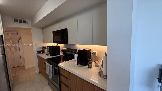 Foto del edificio - 16565 NE 26th Ave