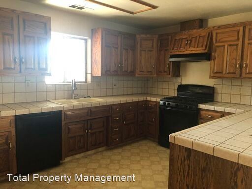 Building Photo - 3 br, 2 bath House - 555 North Ct.