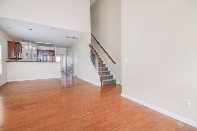 Foto del edificio - 731 Hunters Ridge Dr