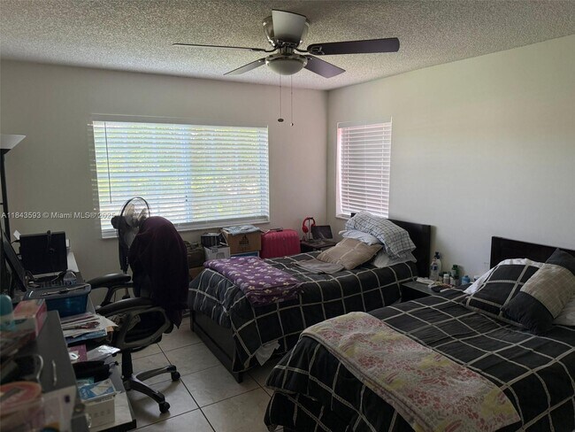 Foto del edificio - 2081 Renaissance Blvd