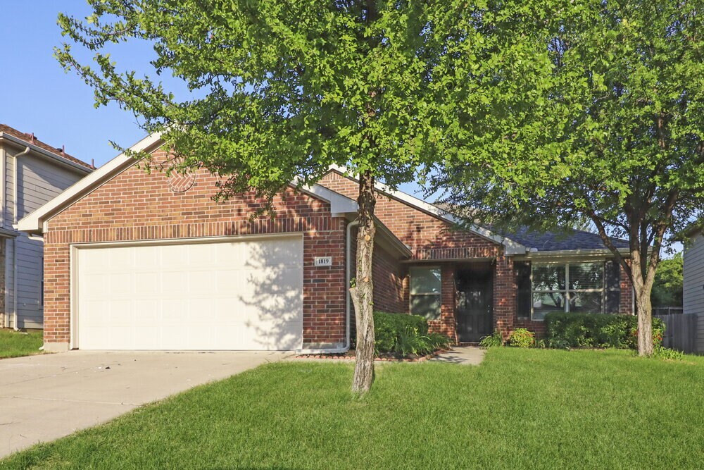 Primary Photo - 1819 Sea Gull Dr