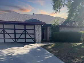 Building Photo - 4214 Bluestem Ln