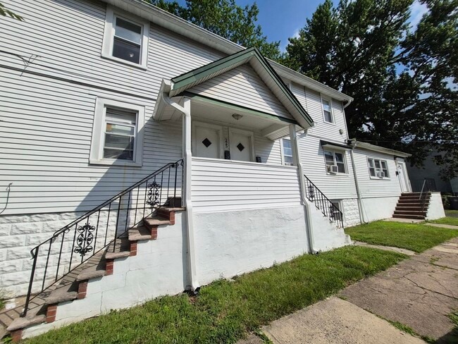 Building Photo - 225 4th St