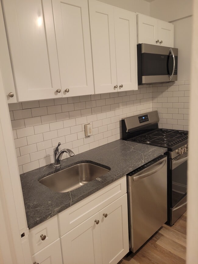 Kitchen - 230 Pelham Rd