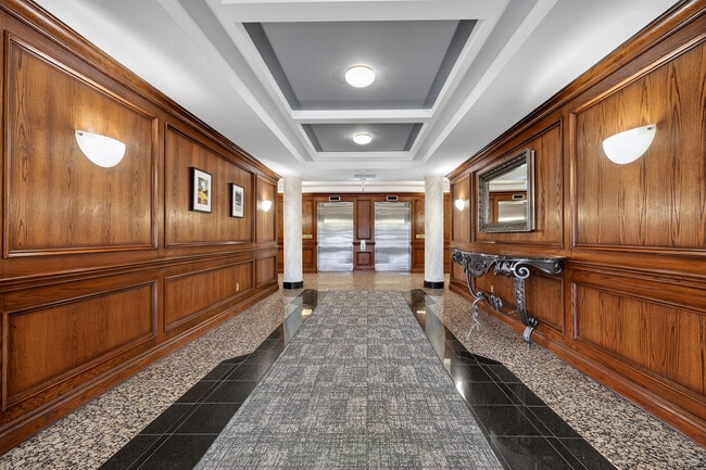 Building Photo - 16 Raglan St