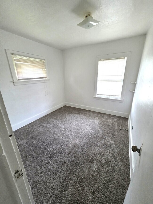 Foto del edificio - 751 Leonard Ave