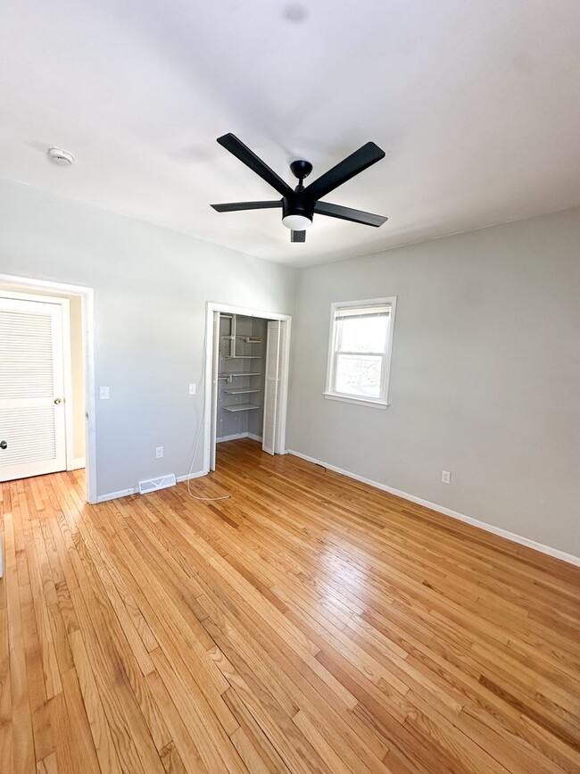 Building Photo - Delightful Townhome Style Apartment in Historic Fruit Hill. 2 Floors of Living!