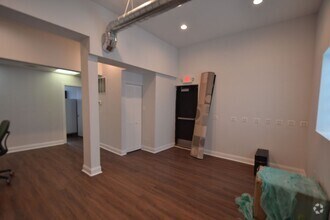 Building Photo - 4176 W Montrose Ave