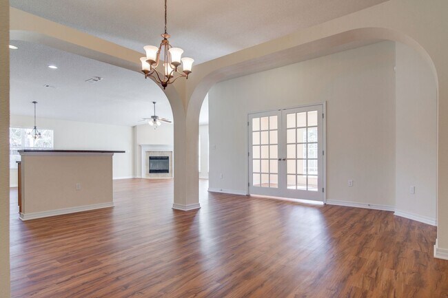 Foto del edificio - Elegant 4-Bedroom Home in Desirable Tangle...