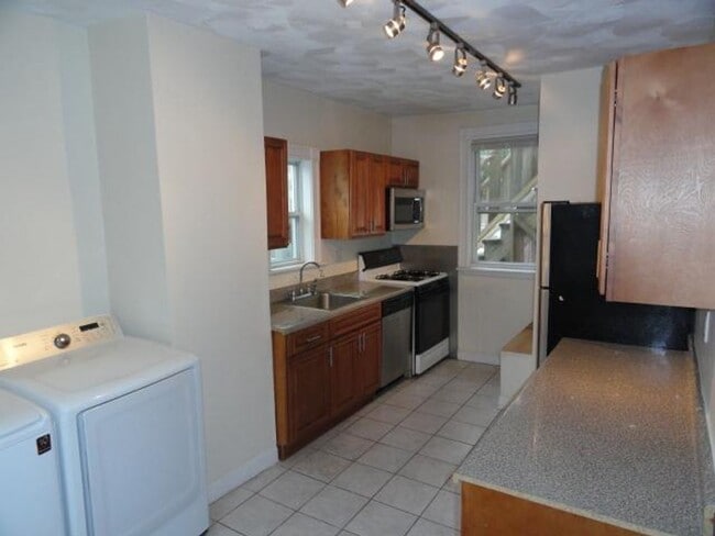 3bed/2 bath in Somerville - 3bed/2 bath in Somerville House