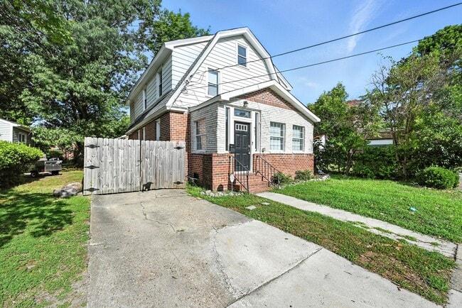 Building Photo - 931 Kenton Ave