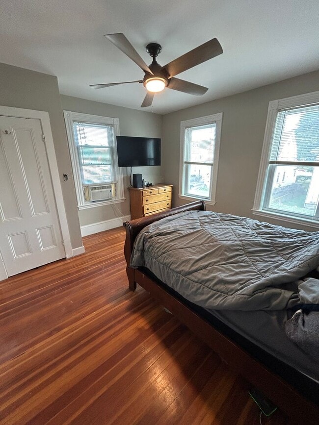 Building Photo - Huge 4 bed near the Red Line in Quincy.