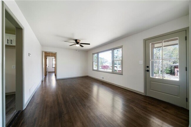 Building Photo - 24 Vanguard Cir SW