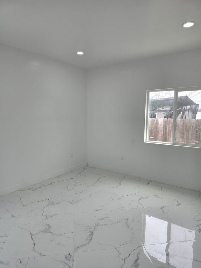 Building Photo - Brand New 3 Bed / 2 Bath ADU in a Safe & Q...