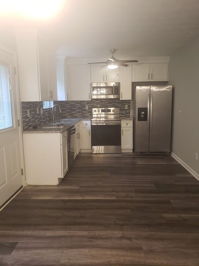 Building Photo - 4 Bedroom 3 Bath Home in Locust Grove
