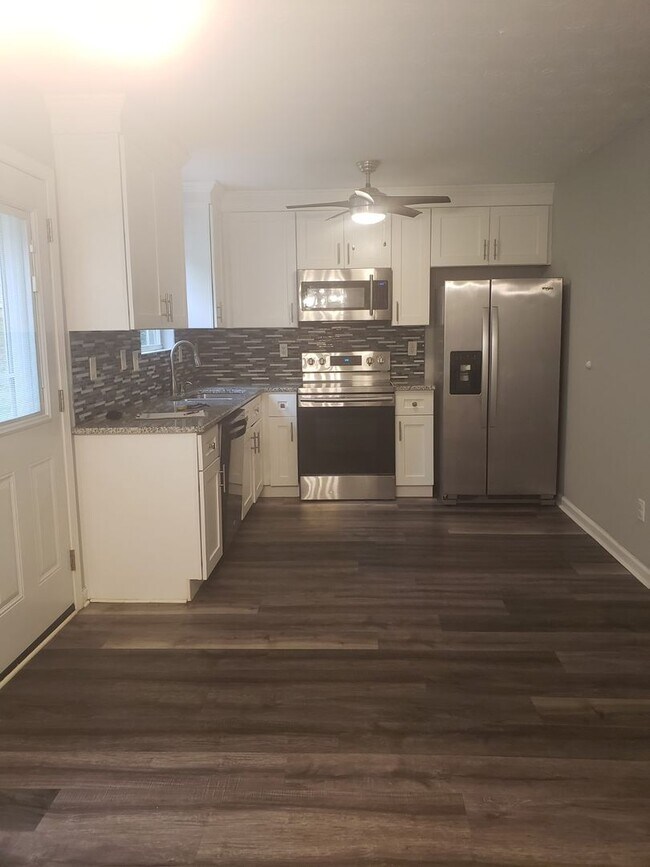 Foto del edificio - 4 Bedroom 3 Bath Home in Locust Grove