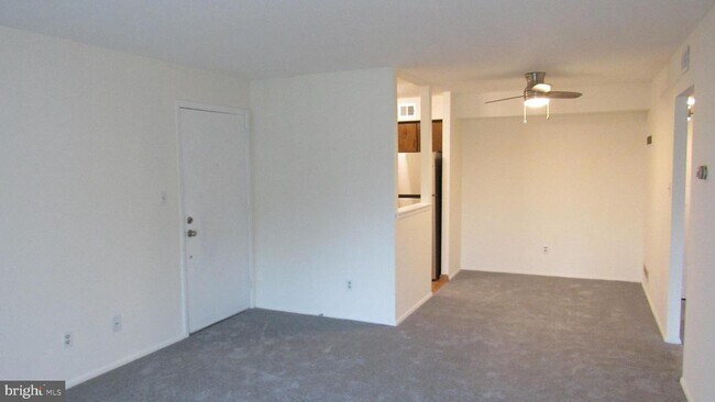 Building Photo - 5200 Hilltop Dr