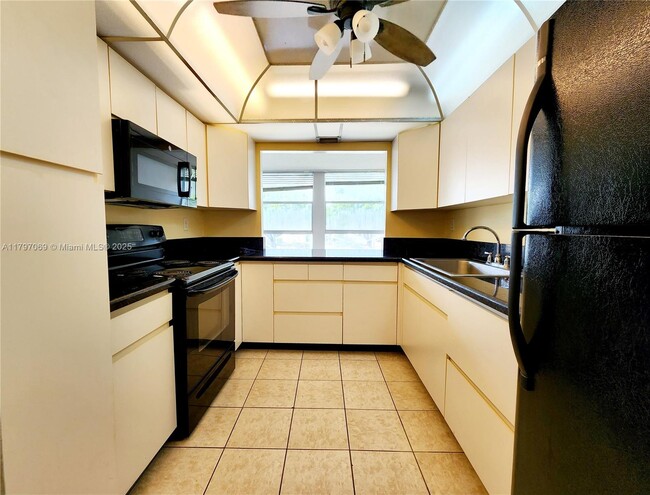 Foto del edificio - 2000 Atlantic Shores Blvd