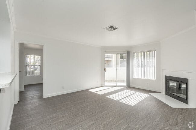 2 habitaciones, 2 baños - 935 pies cuadrados - Sala de estar - Desert Oasis Apartments