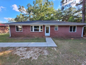 Building Photo - 203 Naomi Dr