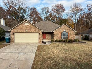Building Photo - 2623 Creekside Dr
